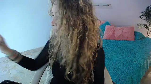 Paula Paz online show from November 5, 2025, 2:31 pm