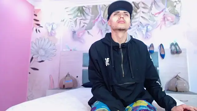 lobahugecockts online show from January 22, 2025, 8:59 pm