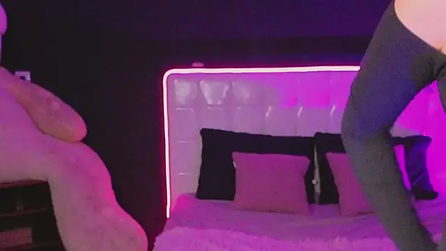 YasmineWest online show from November 28, 2025, 8:58 am