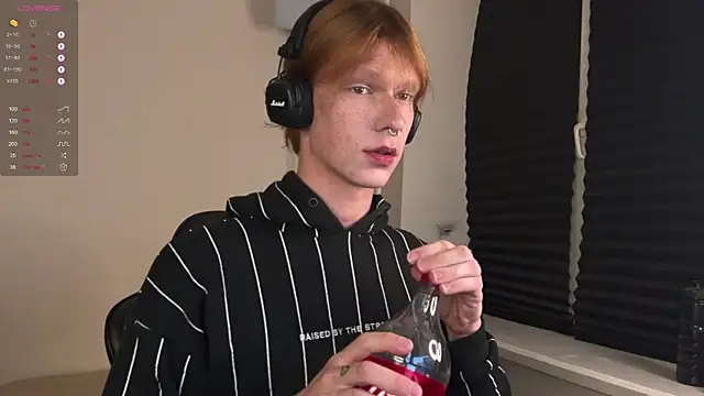 Snapshot of carthylovvve chatting on November 17, 2025, 4:33 pm carthylovvve online show from November 17, 2025, 4:33 pm