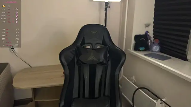 Snapshot of carthylovvve chatting on October 27, 2025, 4:19 pm carthylovvve online show from October 27, 2025, 4:19 pm