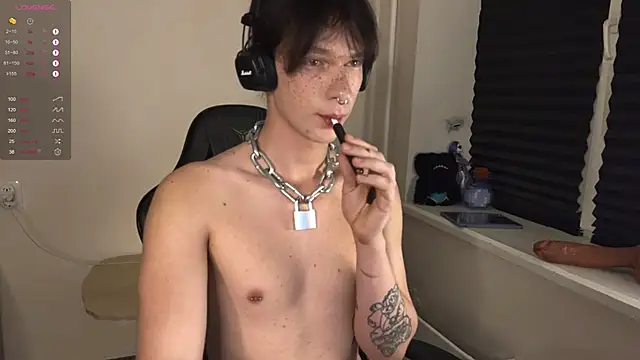 Snapshot of carthylovvve chatting on October 23, 2025, 4:27 pm carthylovvve online show from October 23, 2025, 4:27 pm