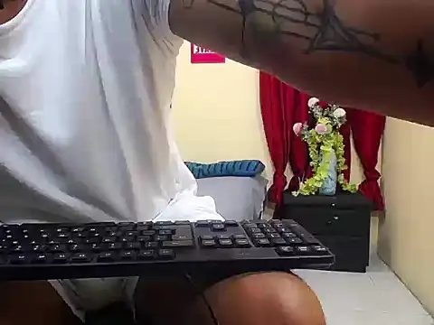 Snapshot of two_monstercock chatting on October 14, 2025, 11:47 pm two monstercock online show from October 14, 2025, 11:47 pm