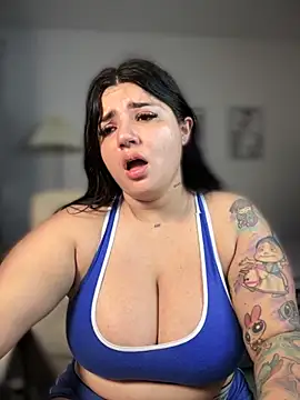 Snapshot of horny_roomiess chatting on November 2, 2025, 11:32 pm horny roomiess online show from November 2, 2025, 11:32 pm