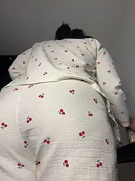 JulianaCastillo online show from April 8, 2026, 9:22 am