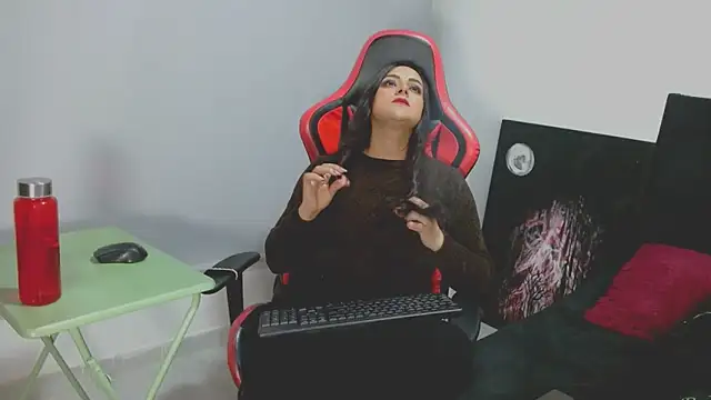 Noamartin  online show from April 18, 2026, 3:42 am