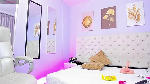 sarah cruzz  online show from December 13, 2024, 12:42 am