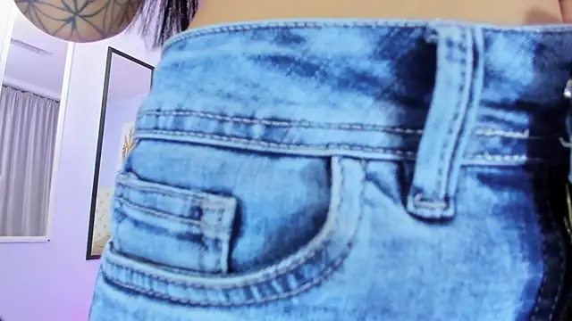 sarah cruzz  online show from December 10, 2024, 10:05 pm