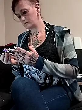 renegade vyxxen online show from December 14, 2025, 4:34 pm