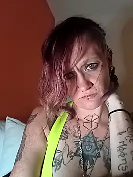 renegade vyxxen online show from March 11, 2026, 5:34 am