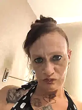 renegade vyxxen online show from March 25, 2026, 2:01 am