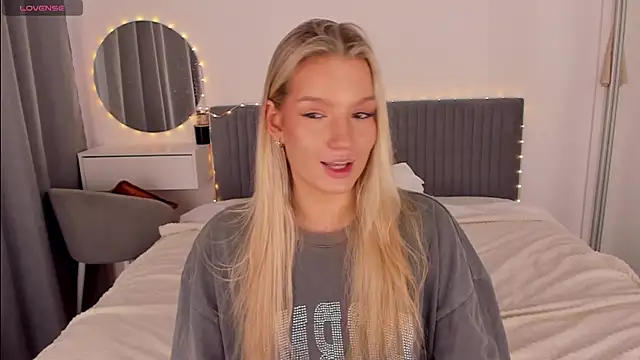 CassieRayss online show from February 16, 2026, 12:59 pm