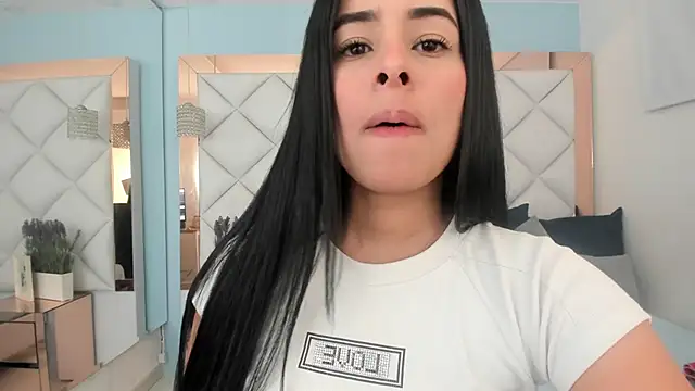 Snapshot of emma_castilloo chatting on September 22, 2025, 5:02 am emma castilloo online show from September 22, 2025, 5:02 am