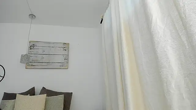 Snapshot of emma_castilloo chatting on March 6, 2025, 10:15 pm emma castilloo online show from March 6, 2025, 10:15 pm