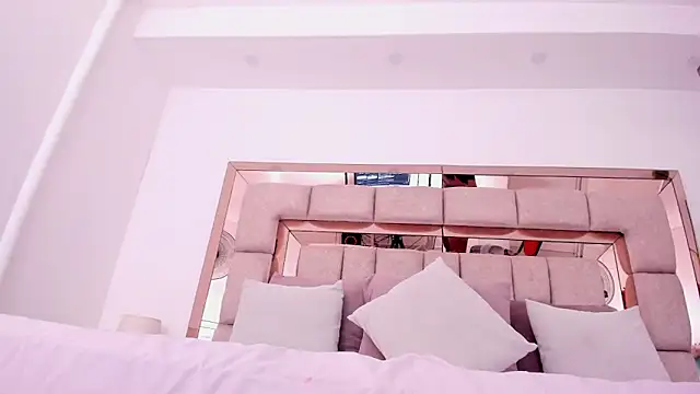 Snapshot of emma_castilloo chatting on April 8, 2026, 10:44 pm emma castilloo online show from April 8, 2026, 10:44 pm