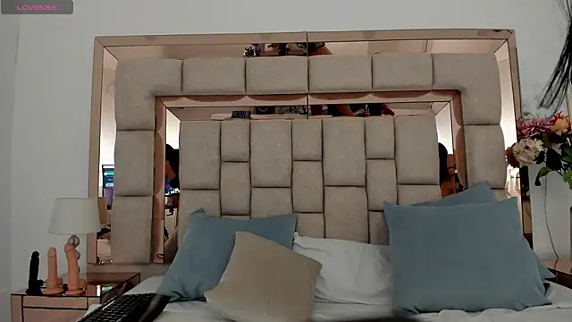 Snapshot of emma_castilloo chatting on November 3, 2025, 10:08 am emma castilloo online show from November 3, 2025, 10:08 am