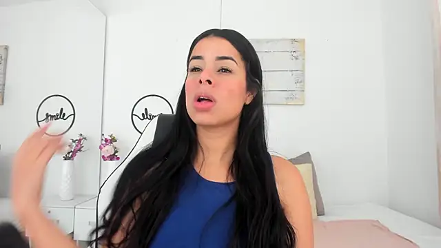 Snapshot of emma_castilloo chatting on March 3, 2025, 12:50 pm emma castilloo online show from March 3, 2025, 12:50 pm