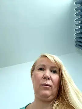 EmmaInLove23 online show from October 9, 2025, 2:12 am