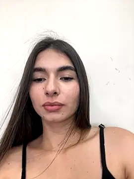 Coralinee 01 online show from October 30, 2025, 3:42 pm