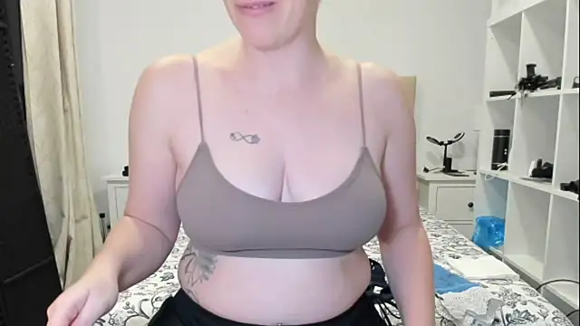 emmita69  online show from October 22, 2025, 5:40 am