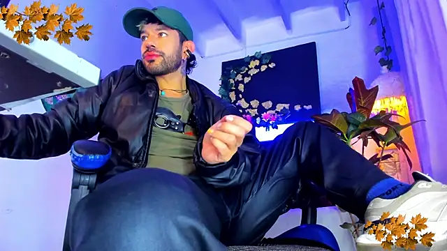 LatinMilk  online show from November 11, 2025, 11:09 pm