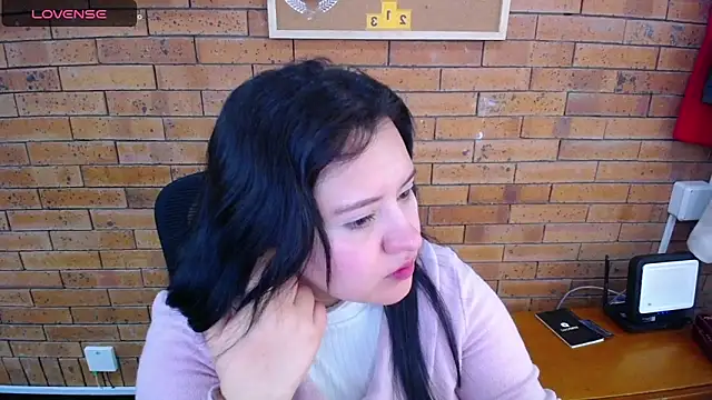 Snapshot of dannarossy_ chatting on February 22, 2025, 1:24 pm dannarossy online show from February 22, 2025, 1:24 pm