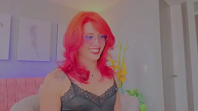 Juliana Saenzz online show from November 17, 2025, 4:44 pm