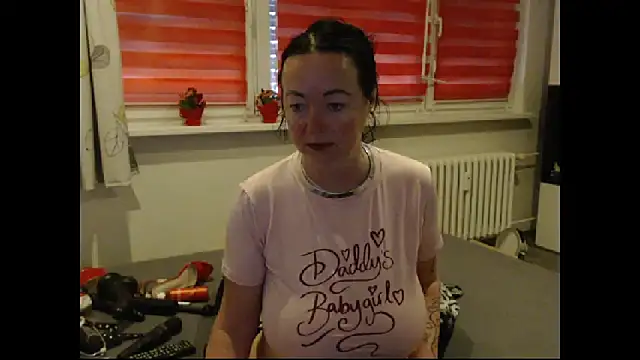 Snapshot of Alexie33 chatting on May 4, 2026, 7:33 am Alexie33 online show from May 4, 2026, 7:33 am