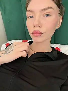 Snapshot of Lisaaa_Alisa chatting on May 29, 2026, 4:18 am Lisaaa Alisa online show from May 29, 2026, 4:18 am