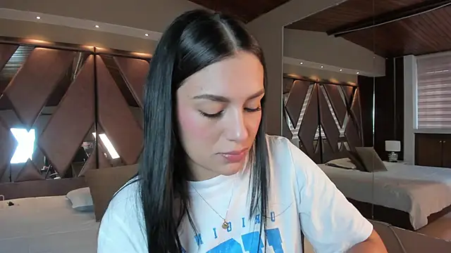 carina rossi online show from October 15, 2025, 12:24 pm