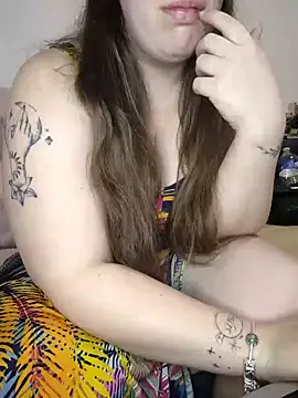 FrancaiseLynne online show from February 4, 2025, 7:00 pm