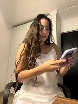 LittleDoll    online show from November 13, 2025, 10:57 pm