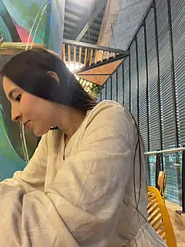 LittleDoll    online show from April 15, 2026, 1:04 pm