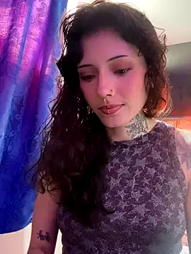 Snapshot of LiliJones_ chatting on November 5, 2025, 4:21 pm LiliJones online show from November 5, 2025, 4:21 pm