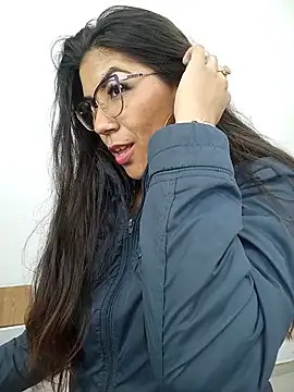 Snapshot of Luna_Dumont chatting on May 21, 2026, 11:18 am Luna Dumont online show from May 21, 2026, 11:18 am