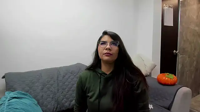 Luna Dumont online show from November 1, 2025, 11:15 am