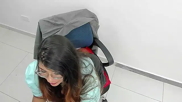 Luna Dumont online show from March 17, 2025, 8:30 pm