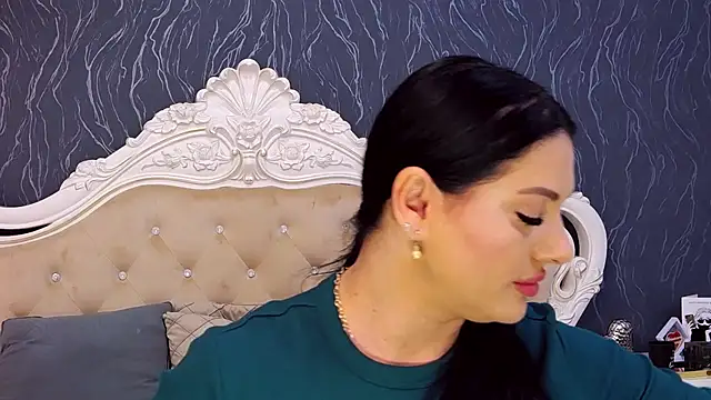 Lauren Saint online show from November 7, 2025, 8:52 am