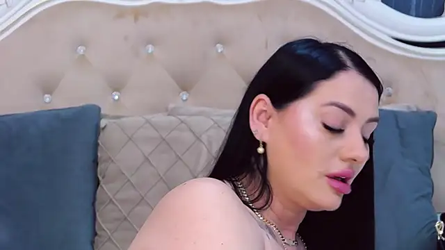 Lauren Saint online show from March 31, 2026, 12:07 pm