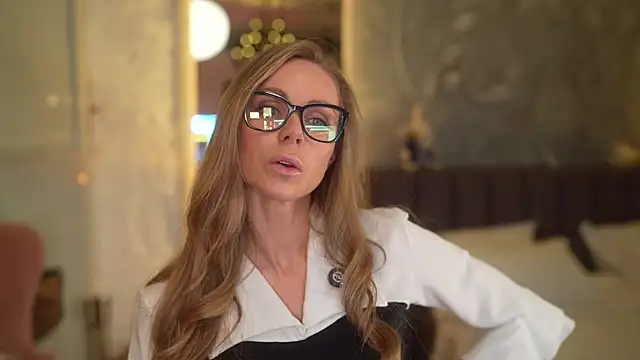 Snapshot of eva_fashionista chatting on May 22, 2026, 8:29 pm eva fashionista online show from May 22, 2026, 8:29 pm