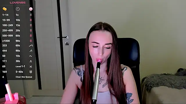 Kimmberr online show from December 4, 2025, 2:43 am