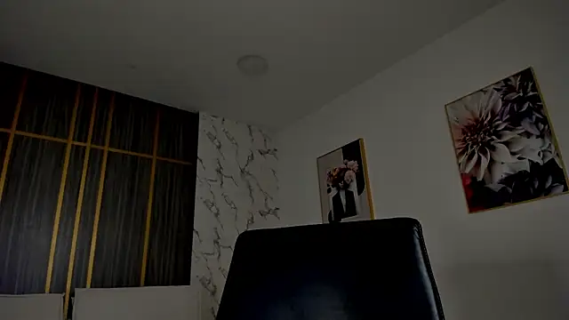 Dollar-girl online show from March 12, 2026, 1:26 pm