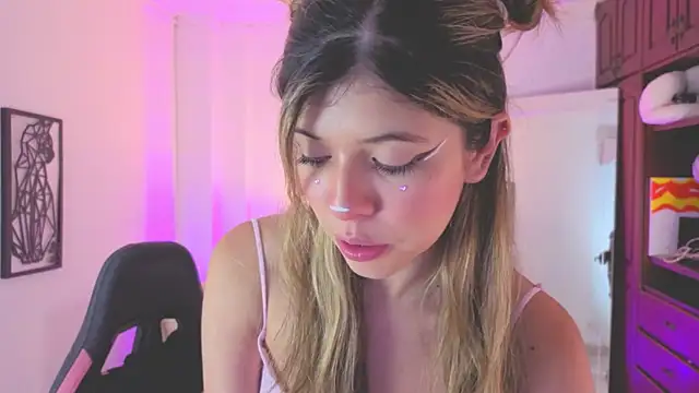 NATAASHA    online show from September 25, 2025, 6:47 pm