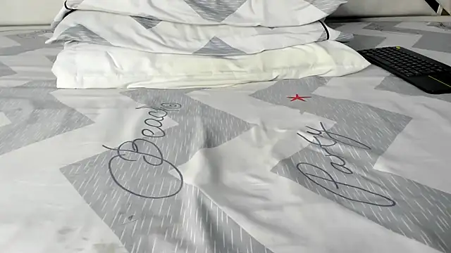 Snapshot of maybelline69 chatting on October 21, 2025, 8:52 pm maybelline69 online show from October 21, 2025, 8:52 pm