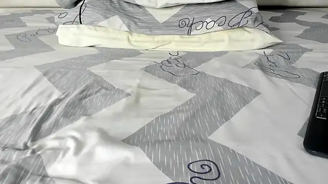 Snapshot of maybelline69 chatting on October 25, 2025, 9:15 pm maybelline69 online show from October 25, 2025, 9:15 pm