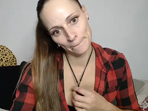 naikah714 online show from November 18, 2025, 4:10 pm