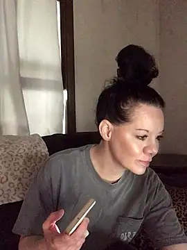 SidneyRaee online show from April 13, 2026, 3:16 pm