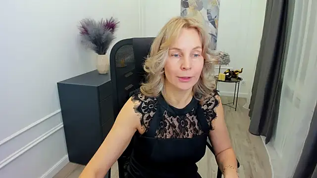 Sinty Devis online show from February 25, 2026, 4:23 am