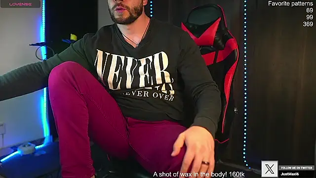 Snapshot of just_maxii chatting on February 3, 2026, 12:21 am just maxii online show from February 3, 2026, 12:21 am