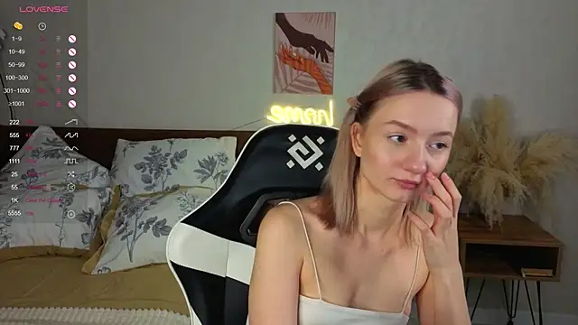 IdaValenti online show from October 13, 2025, 11:05 pm